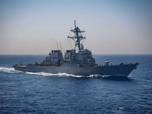 Ракетний есмінець ВМС США прямує до Чорного моря