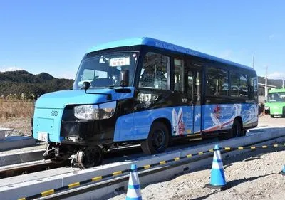 Японская компания запустит первый в мире автобус-поезд