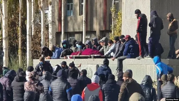 u-tadzhikistani-prokhodyat-masovi-protesti-pislya-vbivstva-silovikami-mistsevogo-zhitelya-detali