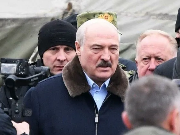 Лукашенко на кордоні з Польщею заявив, що "не робить політику на мігрантах". Він звинуватив у кризі Україну та США