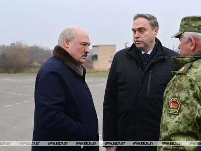 Лукашенко решил встретиться с мигрантами на границе с Польшей