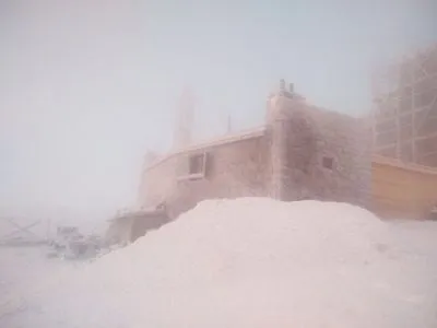 Высокогорье Карпат засыпало снегом