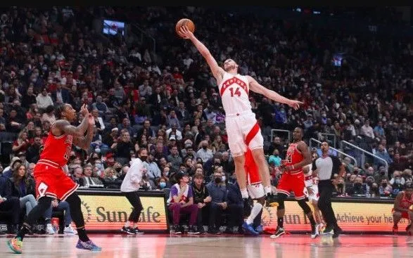 Баскетболист Михайлюк помог "Торонто" обыграть "Мемфис" в матче НБА