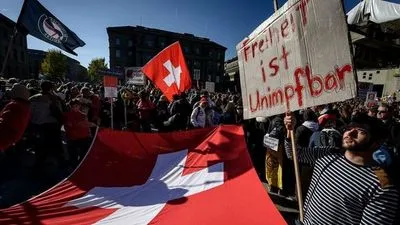 Близько 62% швейцарських виборців підтримали закон про COVID-19 на референдумі