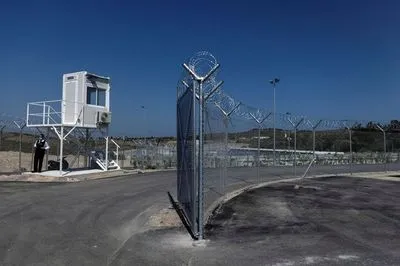 Греция открывает еще два центра содержания мигрантов на островах