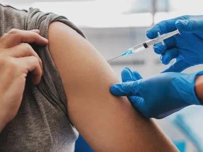 За сутки в Украине сделали почти 140 тысяч прививок от COVID-19