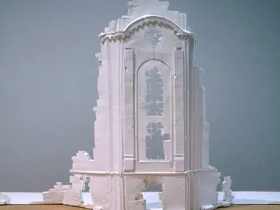 Данський скульптор створює руїни будівель із паперу