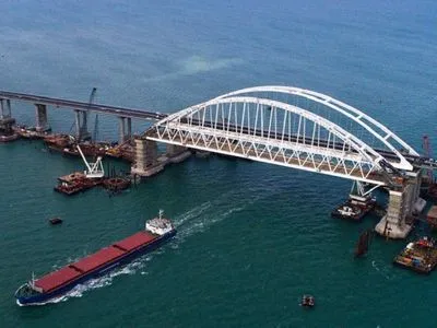В Керченском проливе из-за шторма застряли около 200 суден