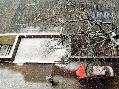 Мокрий сніг і ожеледиця: яким буде перший день зими в Україні