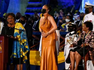 Барбадос святкує вихід з-під влади британської корони: Rihanna оголосили "національним героєм"