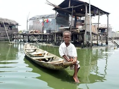 У Нігерії перекинувся човен зі школярами, є загиблі