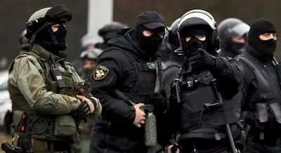 Білоруські силовики провели масові рейди на журналістів та активістів