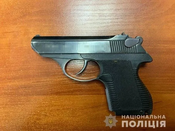 В Запорожье покупатель выстрелил в лицо владельцу магазина после ссоры из-за маски