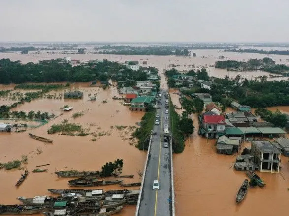 Вьетнам страдает от наводнений: 18 человек пропало без вести