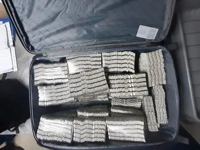 У "Борисполі" у громадянина Кувейту виявили валізу наркотиків