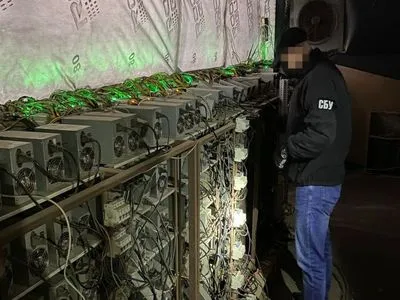 Украли электроэнергию на 3,5 млн грн: под Киевом разоблачили подпольную криптоферму
