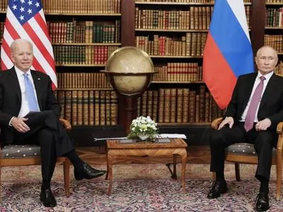 Не принимаю ничьих "красных линий": Байден ожидает "долгую дискуссию" с Путиным