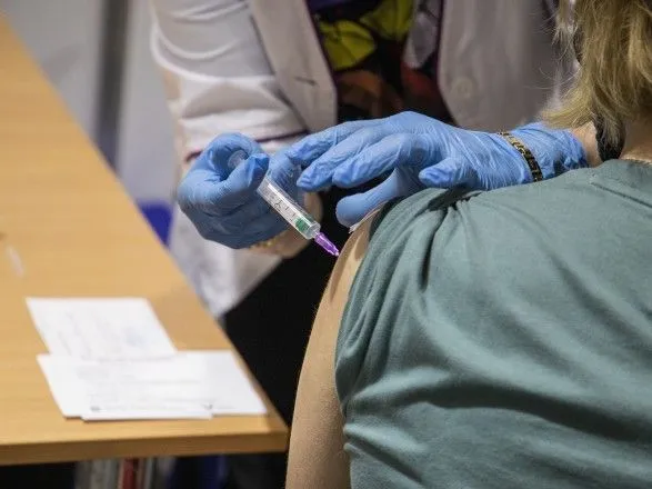 За сутки в Украине сделали более 216 тысяч прививок от COVID-19