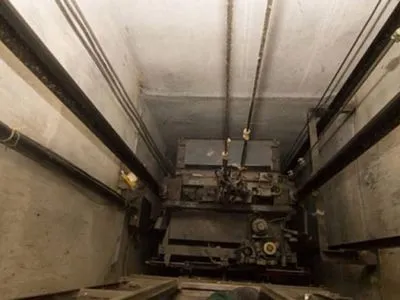 У багатоповерхівці на Харківщині впала кабіна ліфта з людьми – всередині перебувала 3-річна дитина