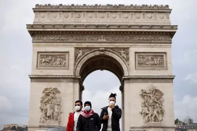 Франція закриває дискотеки на чотири тижні через п'яту хвилю коронавірусу