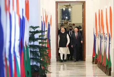 Москва і Делі підписали угоду про виробництво 600 тисяч автоматів Калашникова в Індії