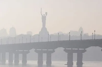 “Жовтий” рівень небезпеки: українців попередили про обмежену видимість через туман