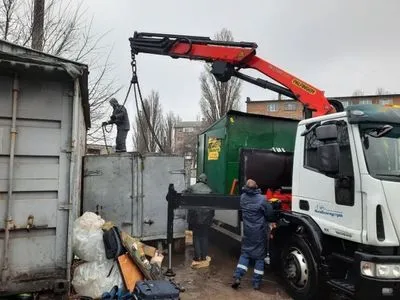 В Киеве иностранцы избили коммунальщиков, которые демонтировали МАФы: открыто производство