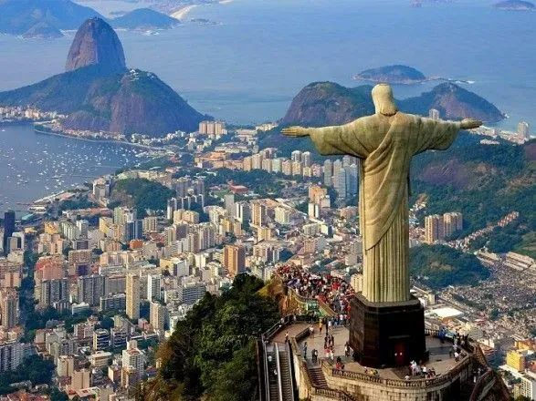 Бразилія не вимагатиме у туристів COVID-сертифікатів