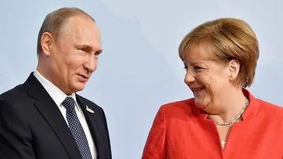 Путін звернувся до Меркель на "ти" і пообіцяв продовжити дружнє спілкування після її звільнення з посади канцлера