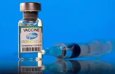 Pfizer/BioNTech: потрійна вакцинація ефективно нейтралізує штам "омікрон"