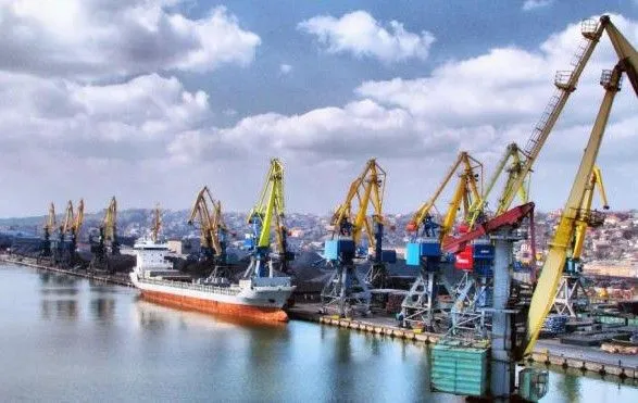 Дождь ограничил перевалку зерна в крупнейших портах Украины
