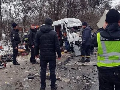 Смертельна ДТП з маршруткою під Черніговом: водію вантажівки повідомили про підозру