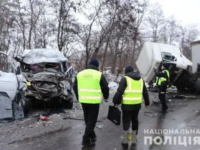 Смертельное ДТП с маршруткой под Черниговом: водителя фуры задержали