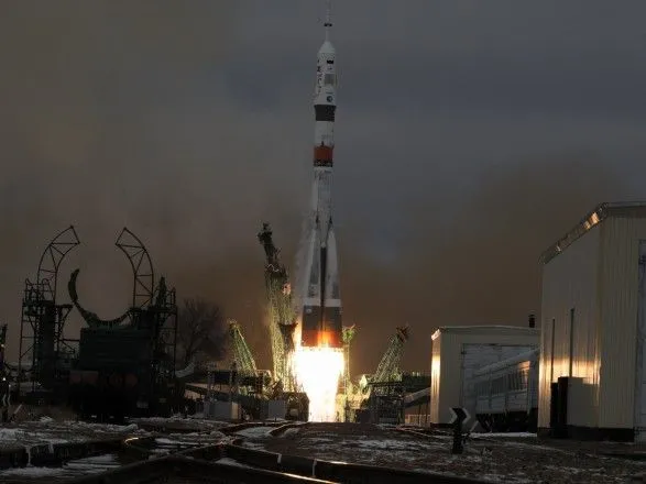 Ракета "Союз" отправила в космос японских туристов