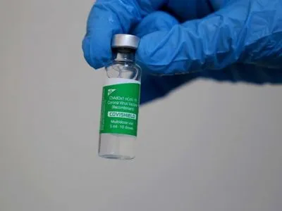 Індійський виробник вакцин Covishield скоротив виробництво вдвічі