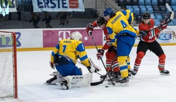 Хоккей молодежная сборная Украины одержала победу над сверстниками из Венгрии