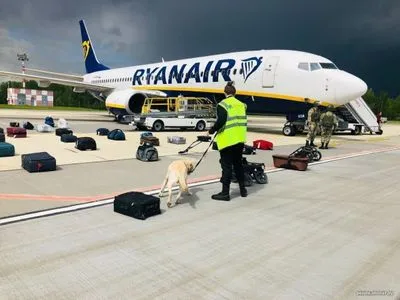 У Польщі розслідування не виявило загроз вибуху літака Ryanair із Протасевичем на борту