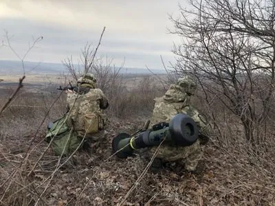 Украинские военные на передовой показали Javelin журналистам из США
