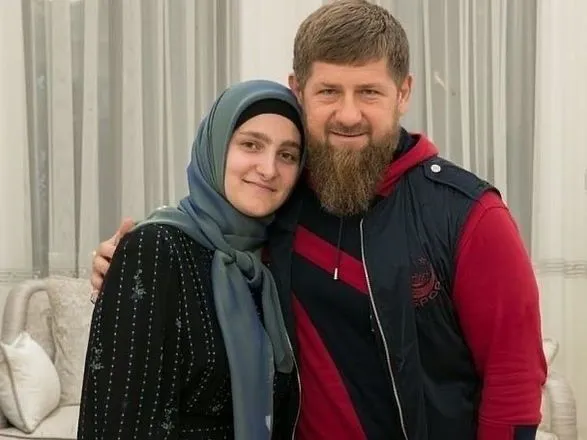 Дочь Кадырова получила медаль "За заслуги перед Чеченской Республикой"