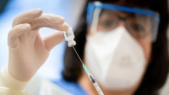 Германия вводит обязательную вакцинацию для медицинских работников