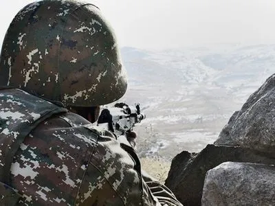 Армения сообщила о гибели военного на границе с Азербайджаном