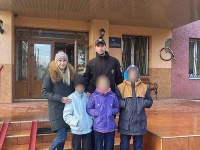 Надоело быть избитыми: в Ужгороде от матери и отчима сбежали трое детей