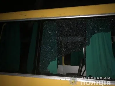 В Ровенской области бревно с грузовика пробило стекло маршрутки: есть пострадавший