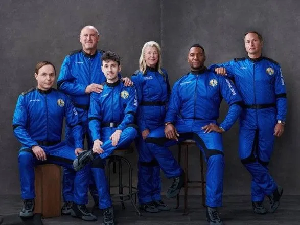 Blue Origin втретє відправила туристів у космос: на борту були телеведучий та донька астронавта