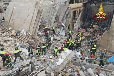 Три человека погибли из-за обвала дома на Сицилии, еще 6 пропали без вести