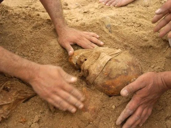 Зламали ребра та розіп'яли: археологи виявили стародавні рештки чоловіка, який помер при загадкових обставинах