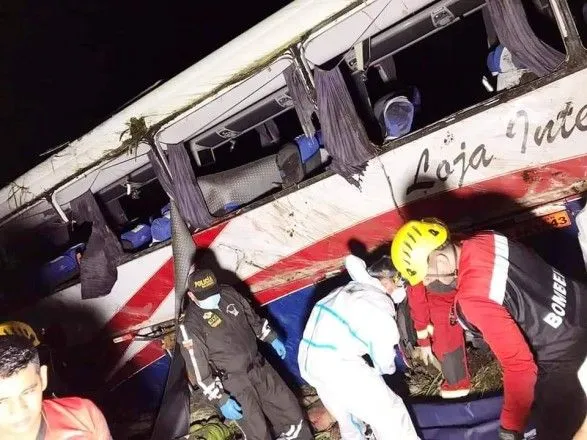 В Еквадорі перекинувся автобус: загинуло 18 людей