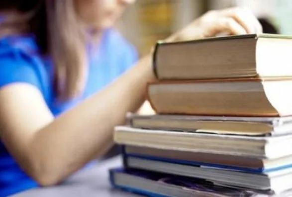 Без плагіату та дискримінації: Рада ухвалила законопроект про якість навчальної літератури