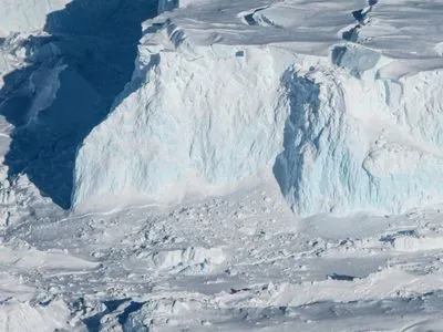 Один з найбільших антарктичних льодовиків чекають різкі зміни - учені