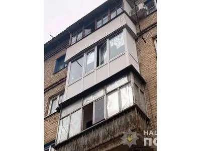 В Донецкой области депутат горсовета выпал с пятого этажа на глазах семилетнего сына